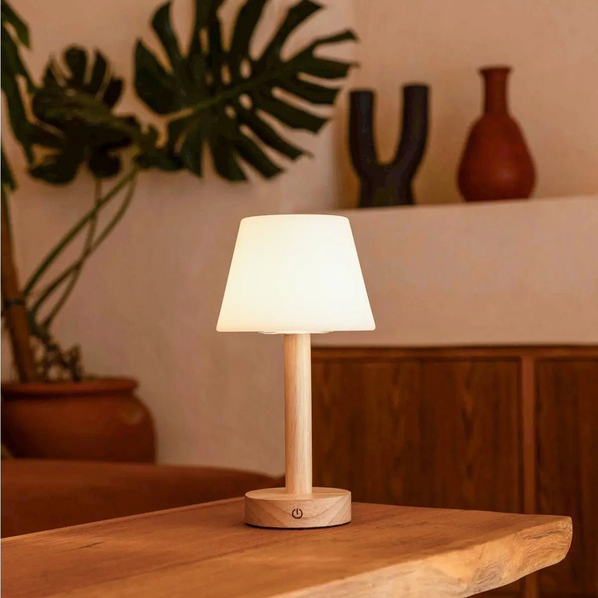 Zoe cordless lamp on outdoor terrace ambient setting