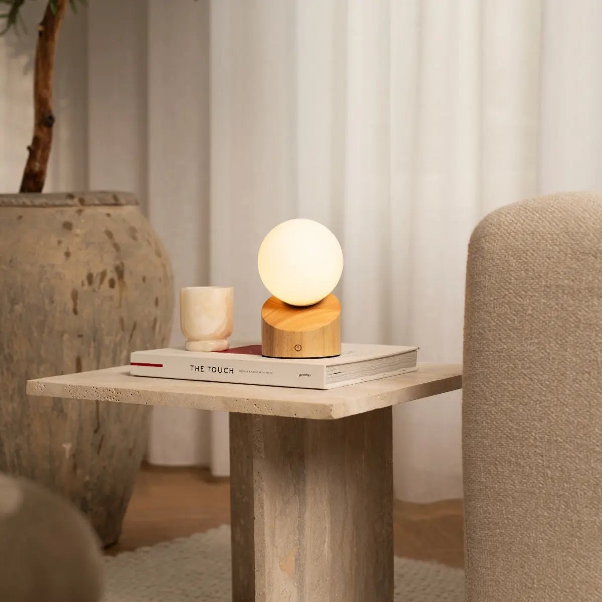 Morris rechargeable lamp in living room ambient mode