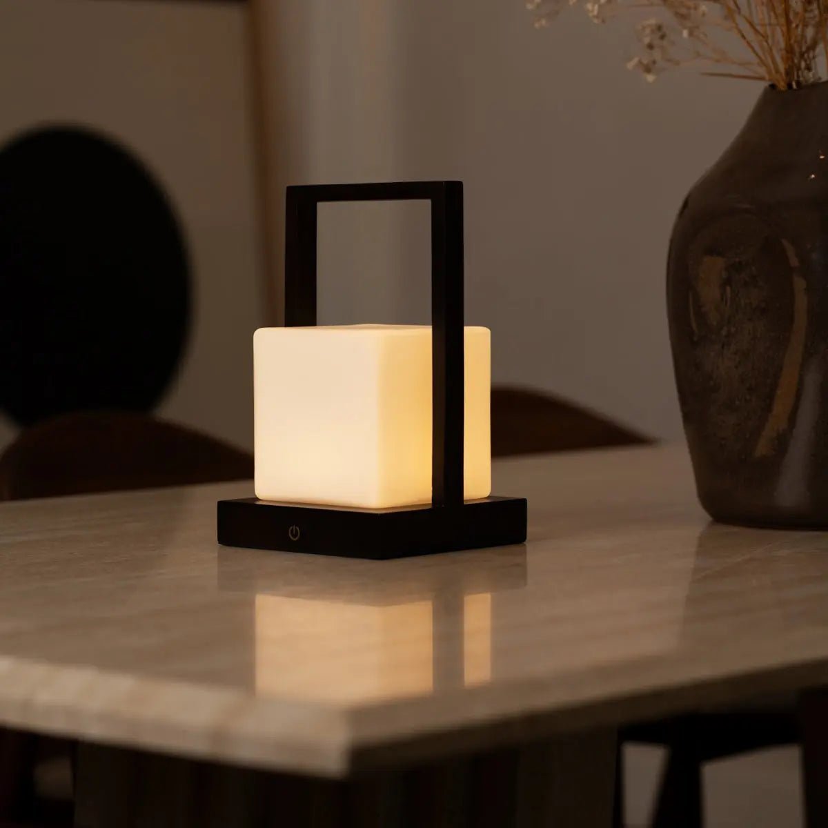 Noah rechargeable lamp USB-C charging detail