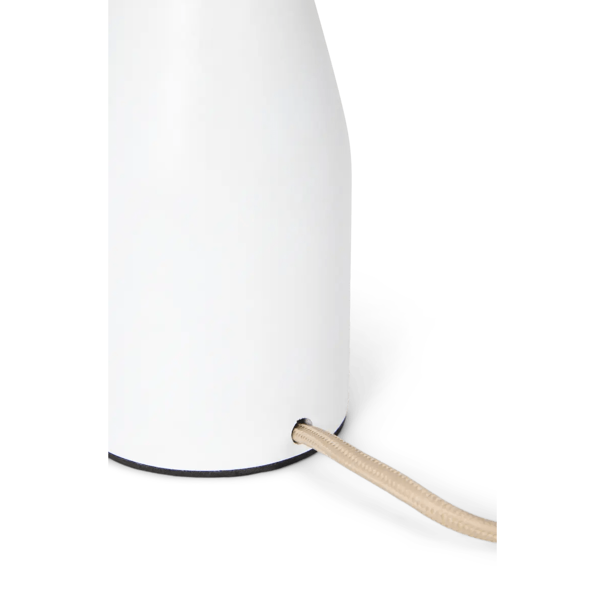 Vento corded lamp close-up of textile-covered cord