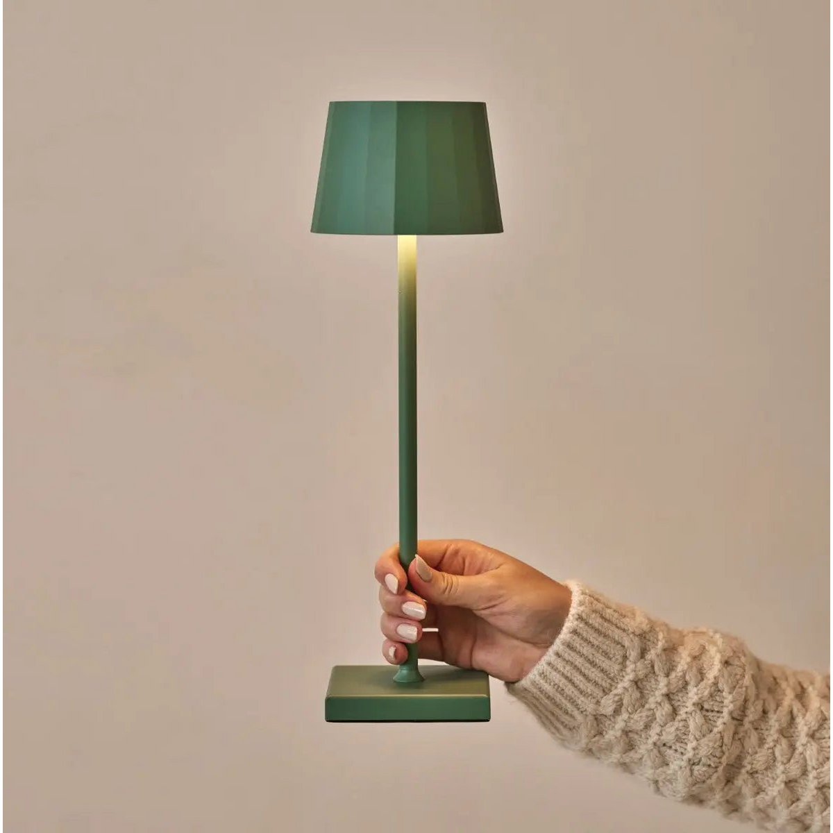 8× Wouter sage green rechargeable lamps with Central Station wireless charging dock