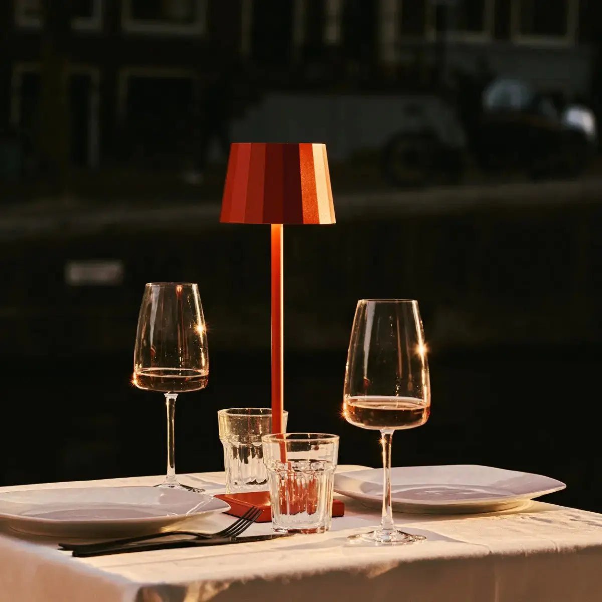 8× Wouter blossom orange rechargeable lamps with Central Station wireless charging dock