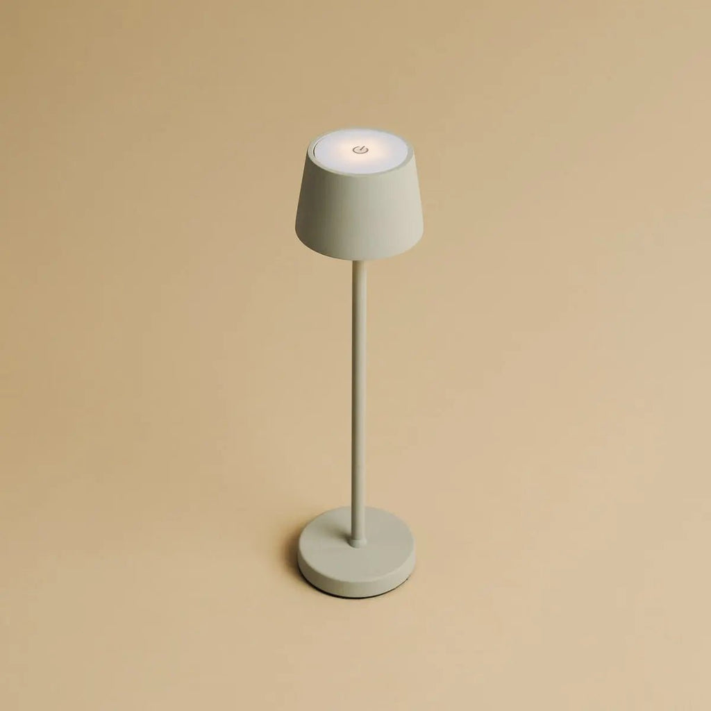 4 Vondel lamps on Amstel Dock for simultaneous charging