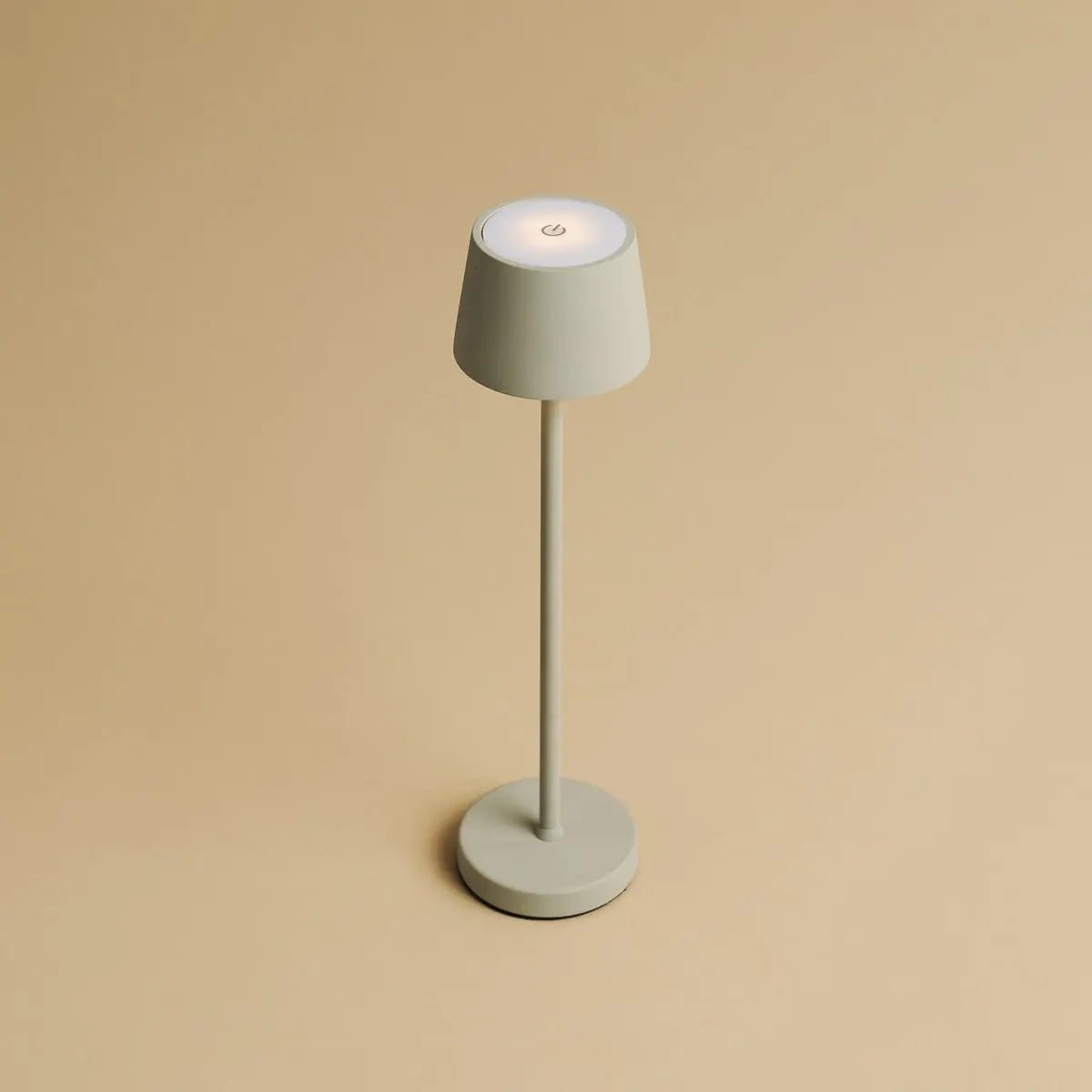 4 Vondel lamps on Amstel Dock for simultaneous charging