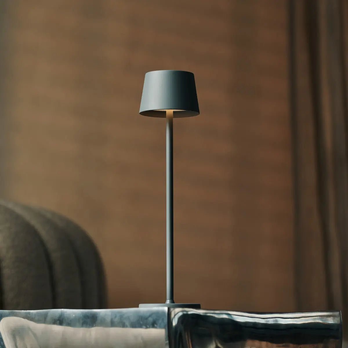 Vondel rechargeable lamp in hotel lobby setting