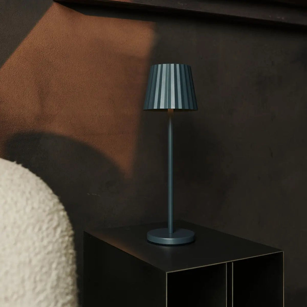 Maya rechargeable lamp touch-dim function close-up
