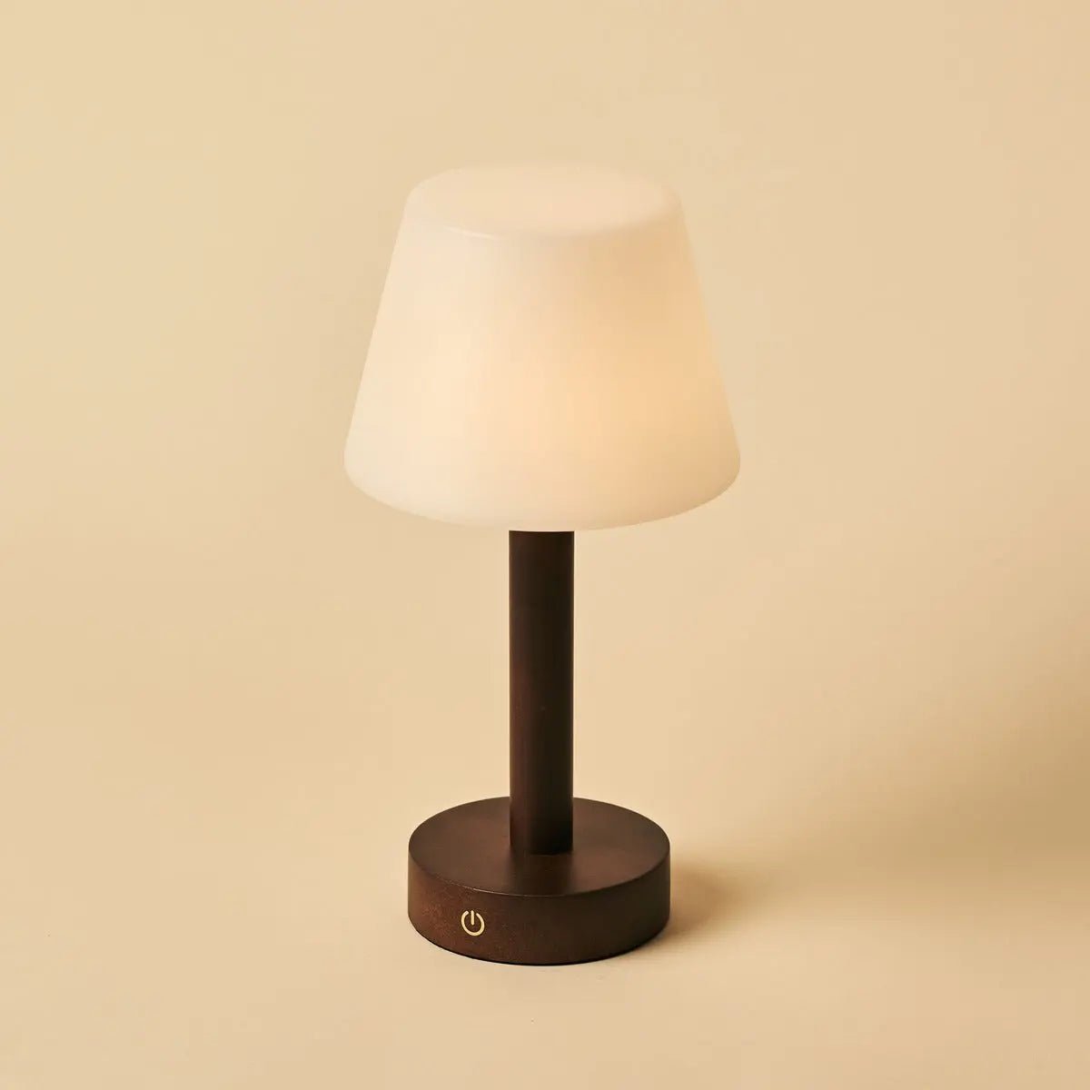Zoe rechargeable lamp touch-dim close-up