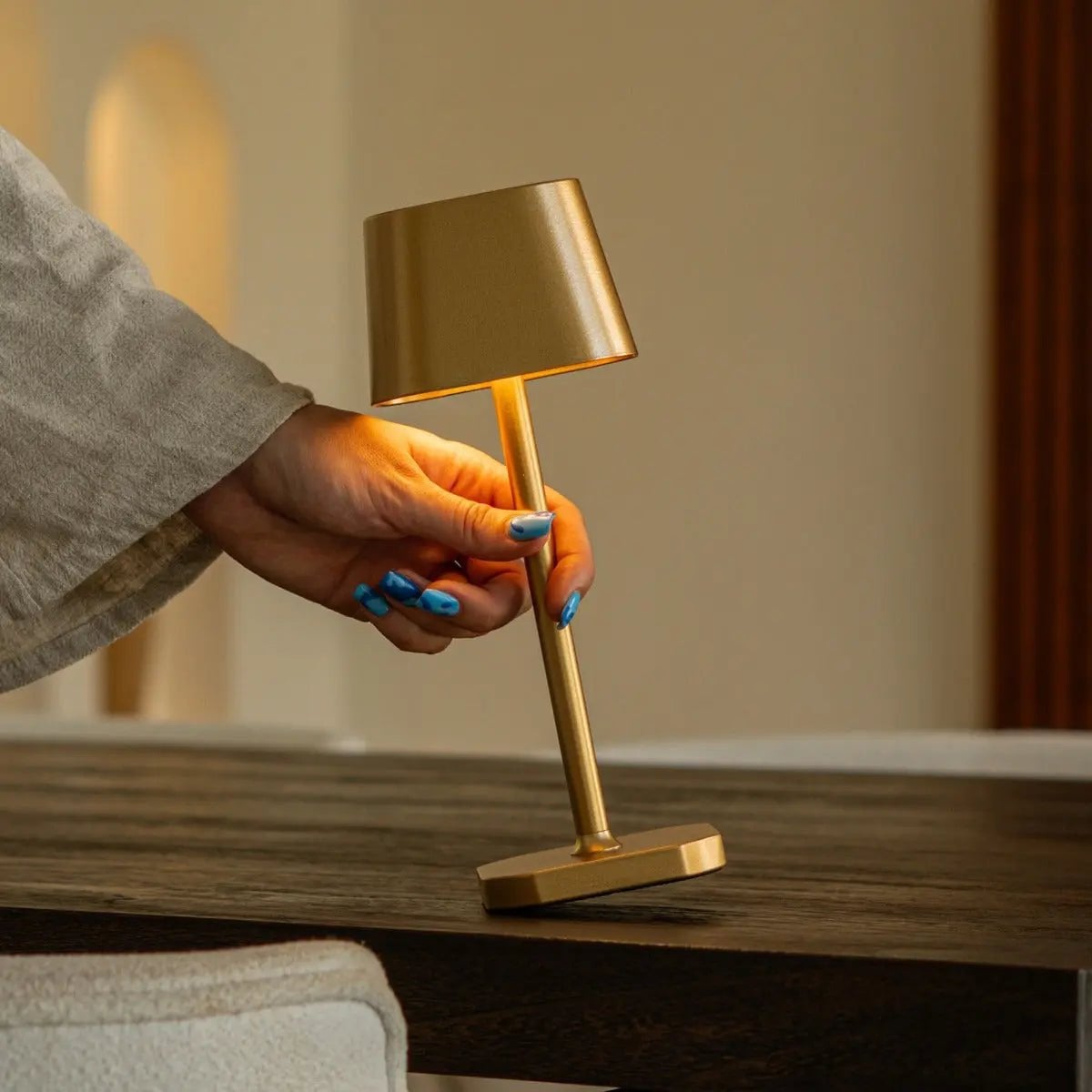 Riva rechargeable lamp touch-dim function close-up