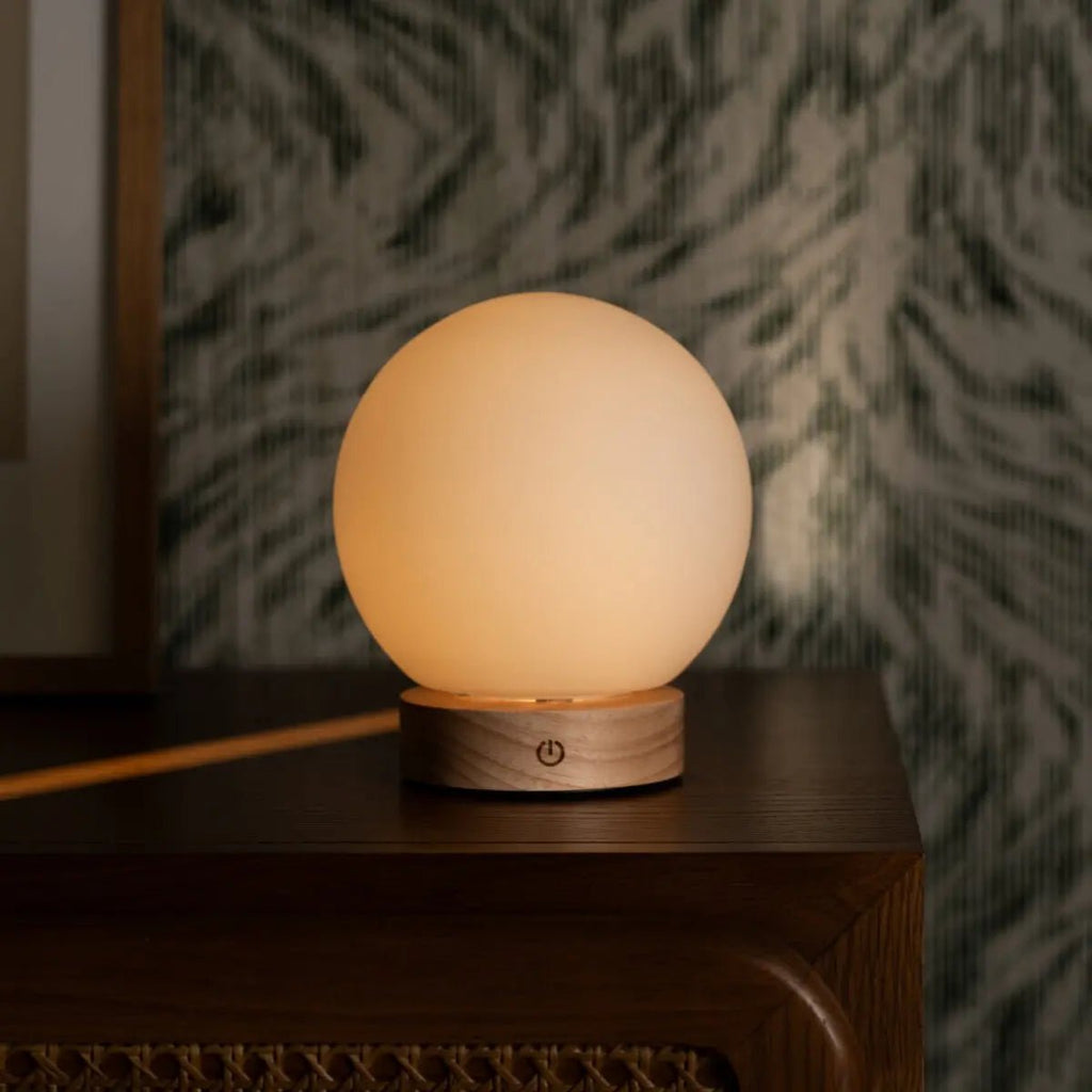 Flore rechargeable lamp touch-dim close-up