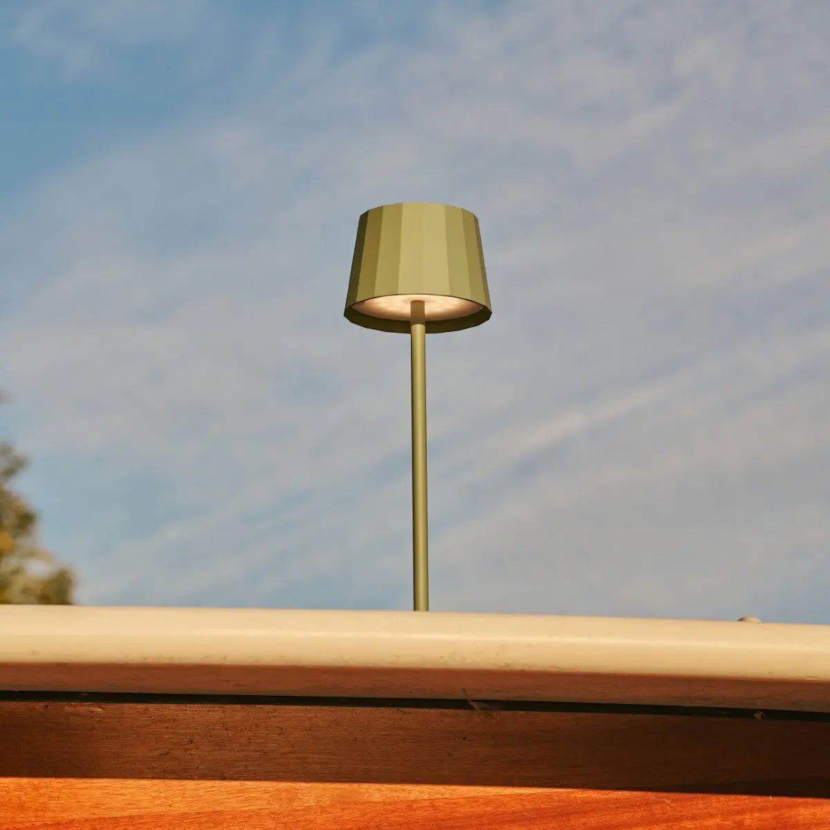 Wouter rechargeable table lamp warm ambient glow close-up