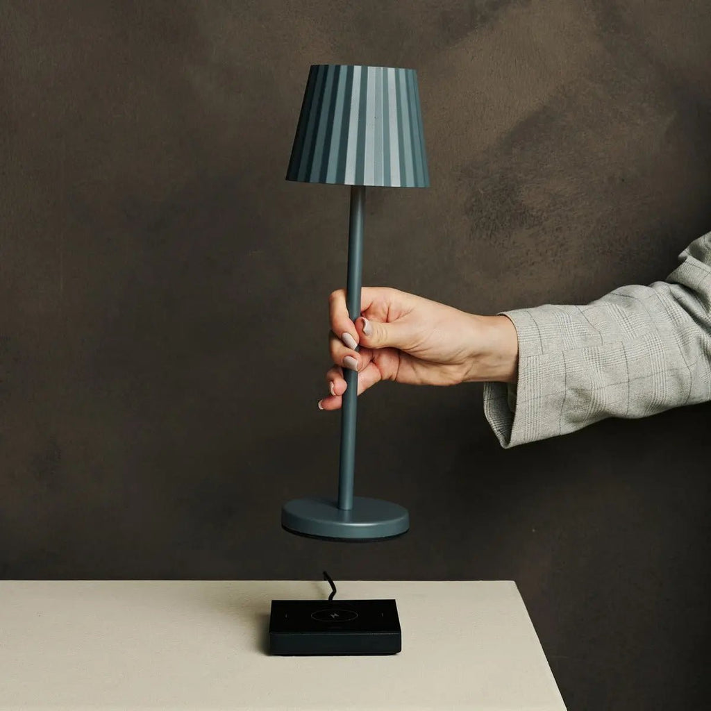 Maya metal lamp USB-C charging port detail