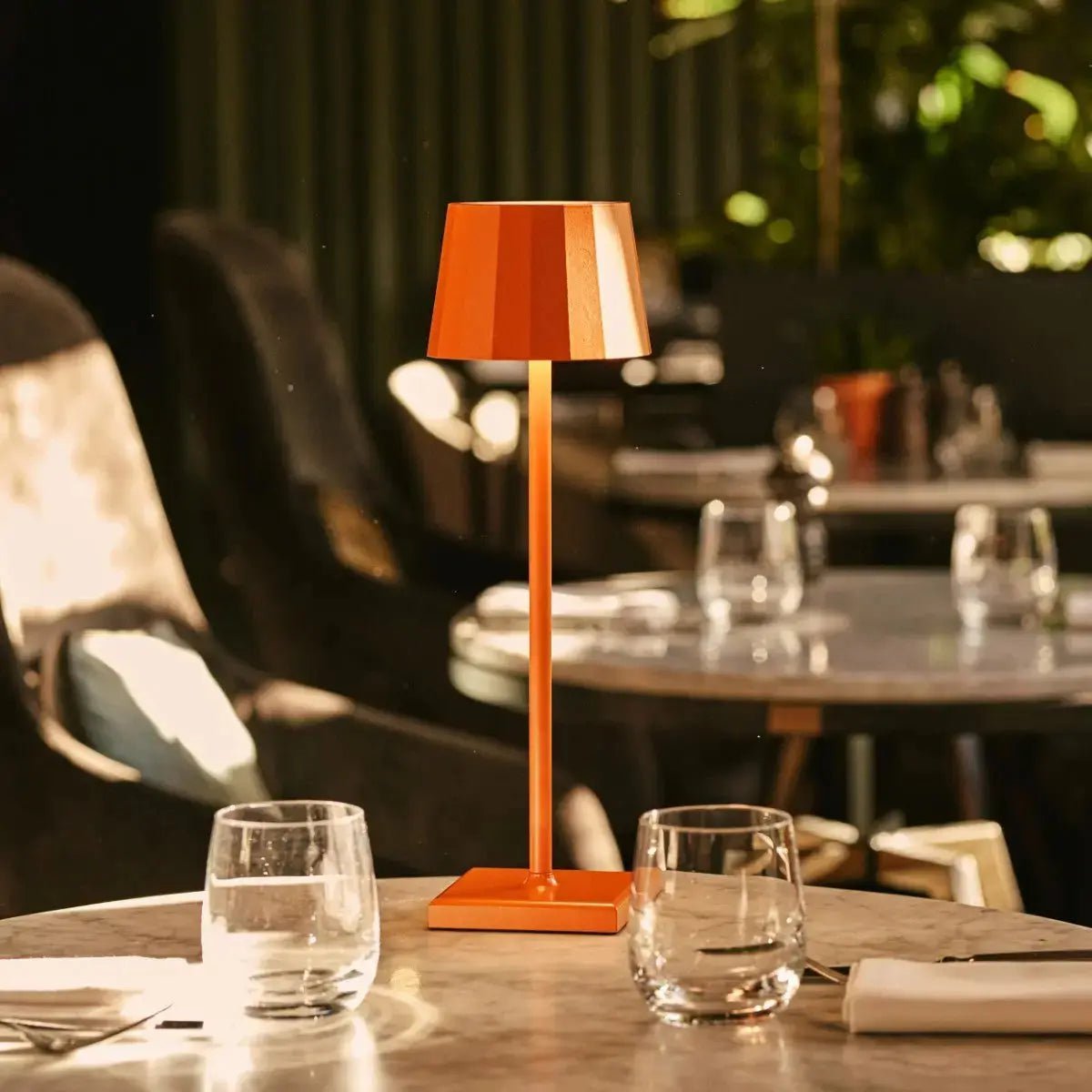 Oria rechargeable lamp touch-dim function close-up