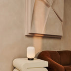 Lilly rechargeable lamp touch-dim function close-up