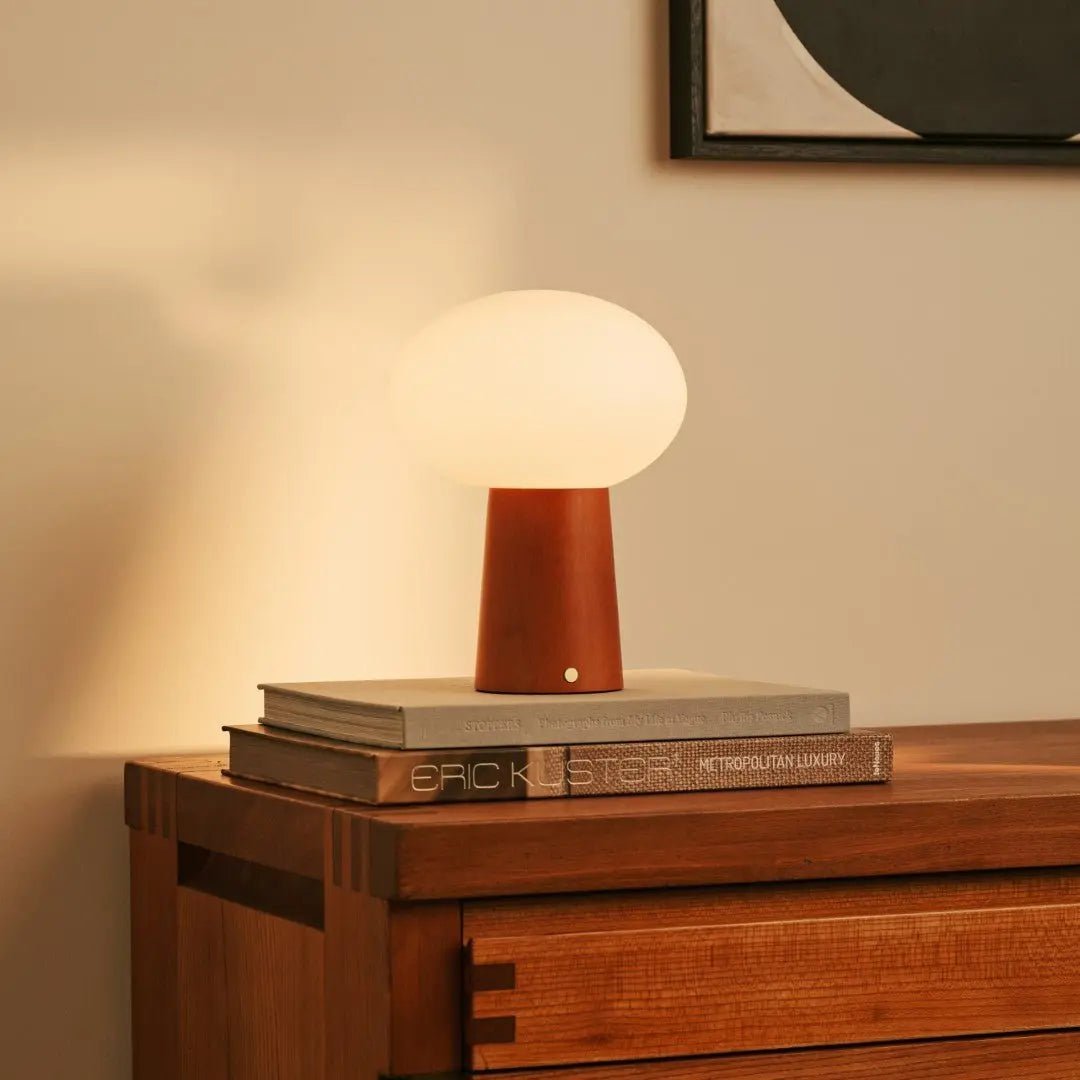 Max cordless table lamp USB-C charging detail