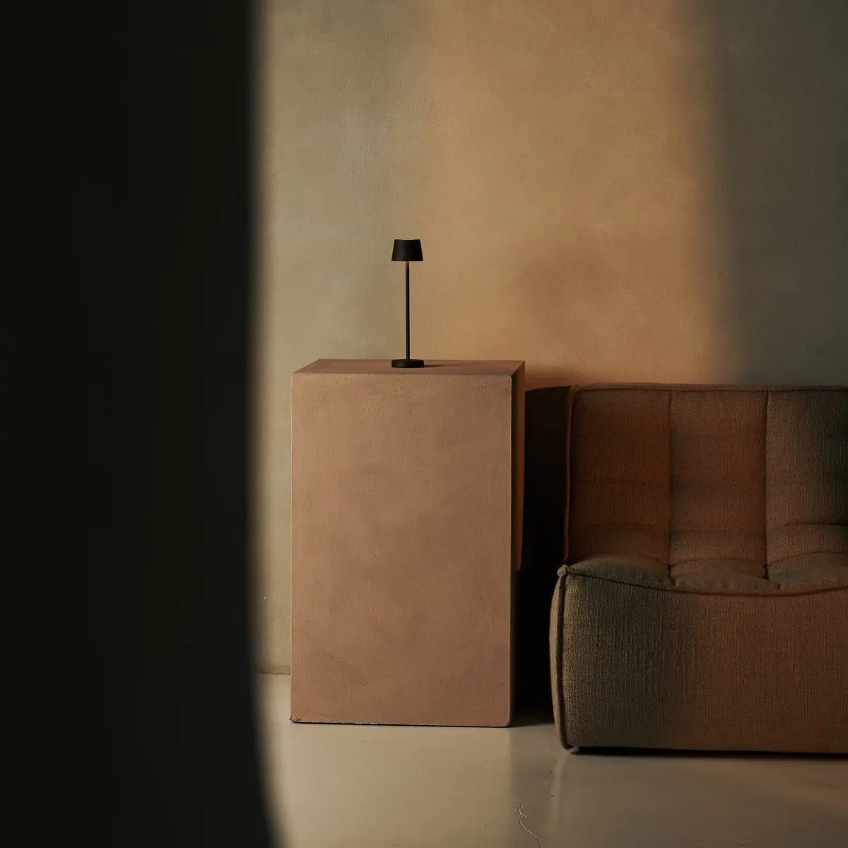 Vondel mocha brown lamp low brightness candlelight mode
