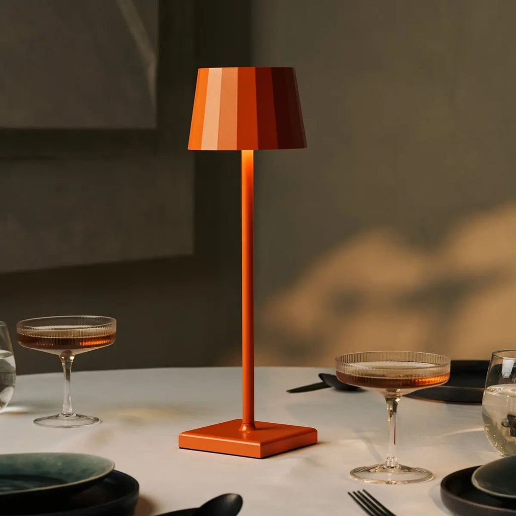 Amstel Dock with Wouter lamps and smartphone charging