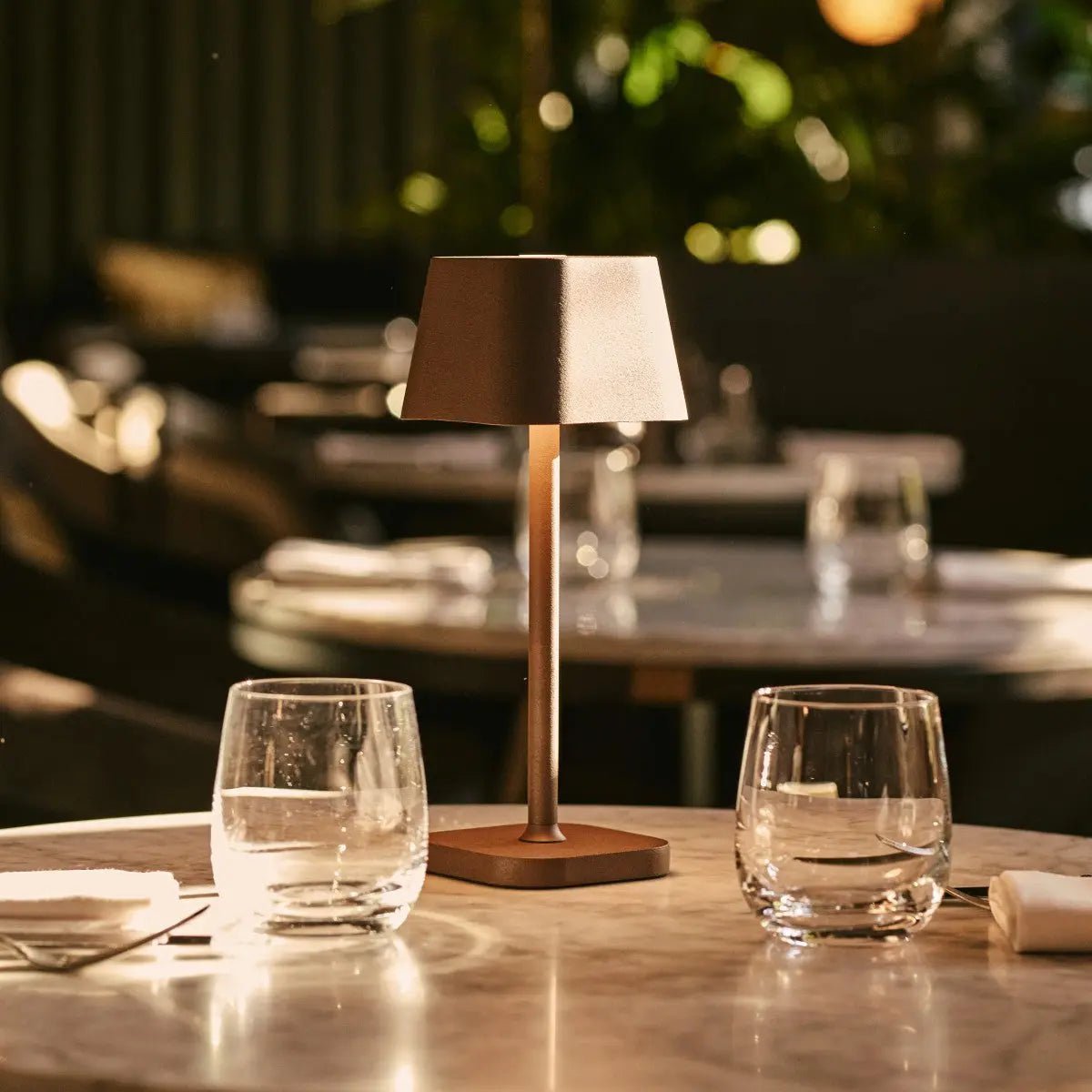 Deka rechargeable lamp touch-dim function close-up