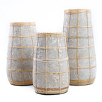 Die Cutie Vase aus Beton und Rattan