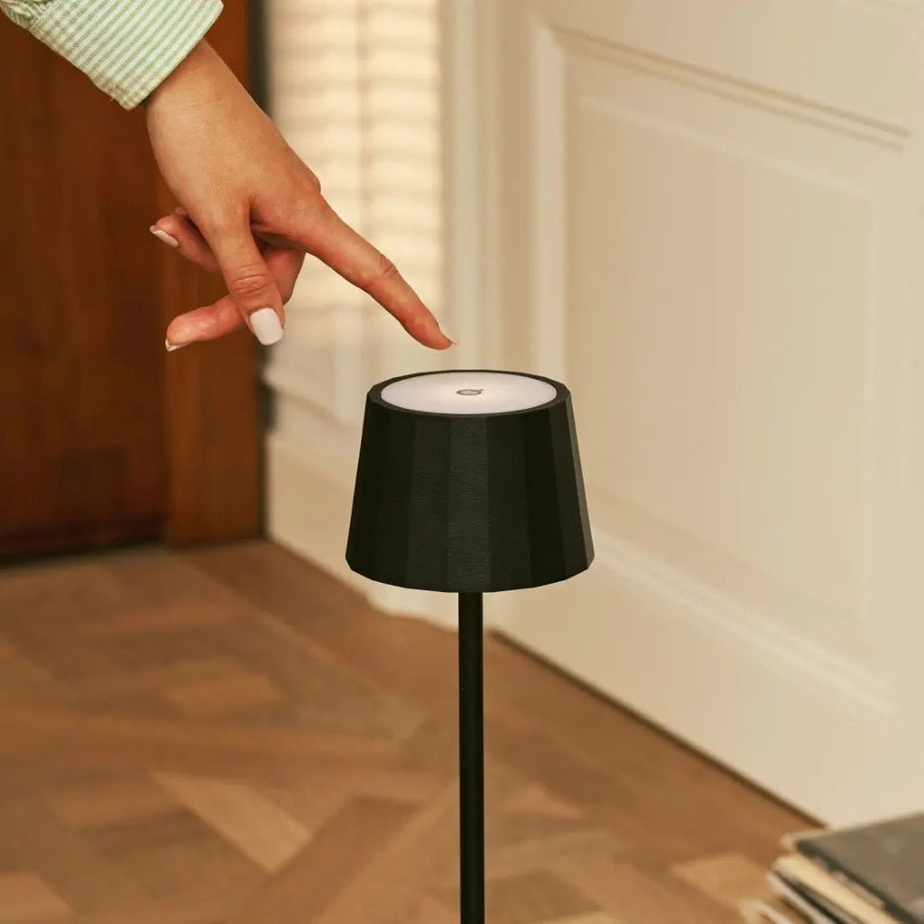 William rechargeable lamp full product view on white background