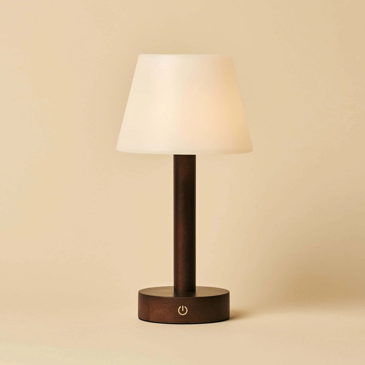 Zoe dark lamp USB-C charging detail