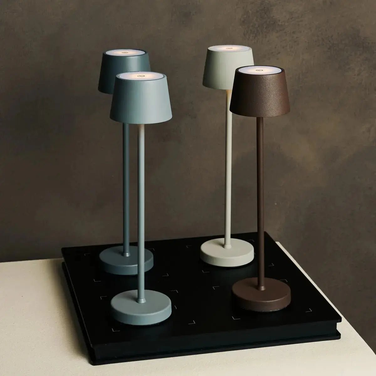 dwelly 4-port Qi wireless charging station for cordless lamps