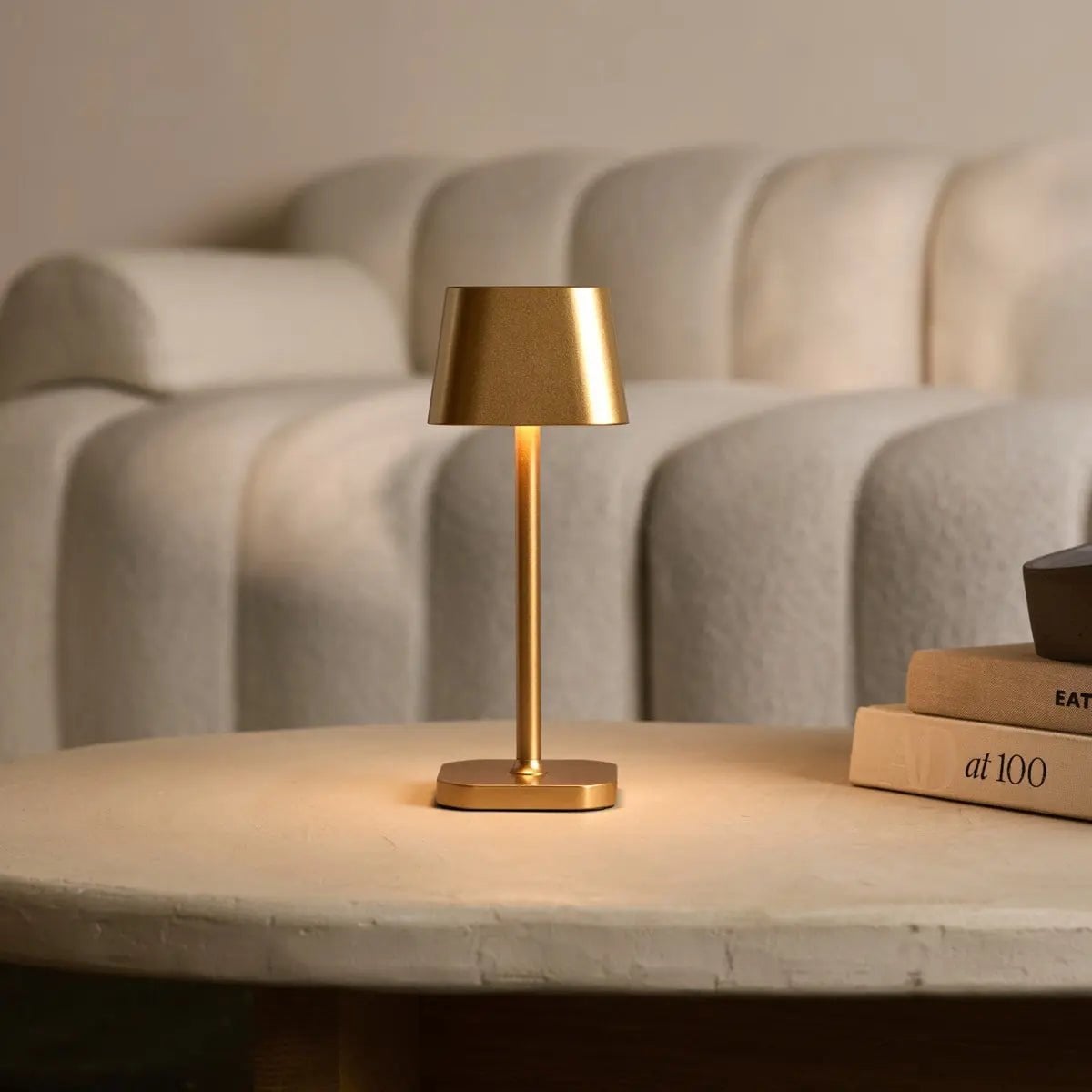 Ava rechargeable lamp 5200 mAh battery detail