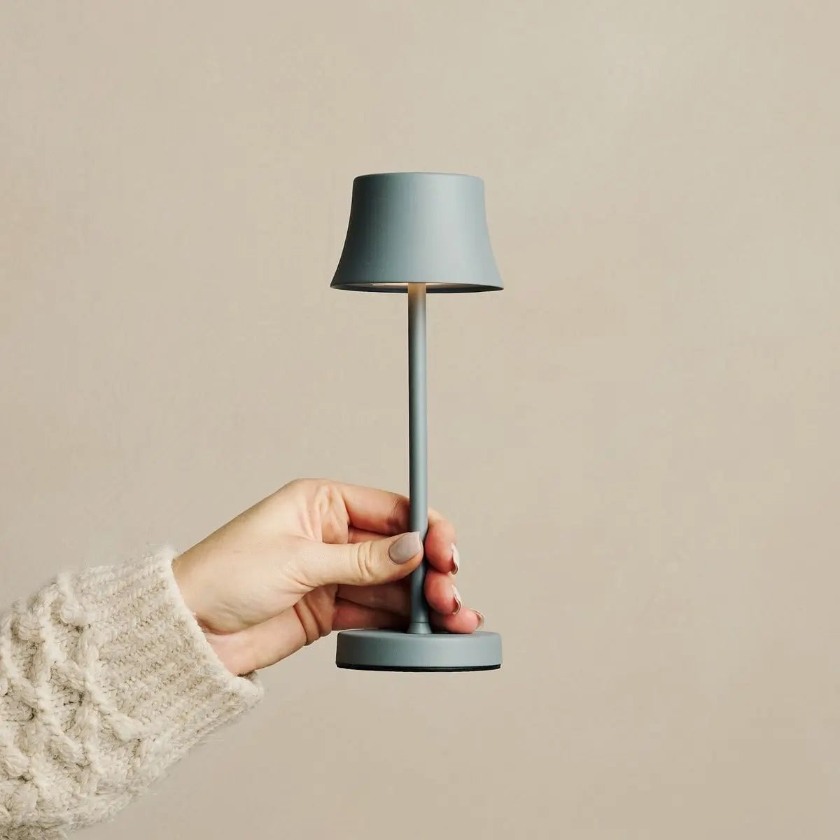 De Pijp mouse grey lamp close-up of metal finish and touch base