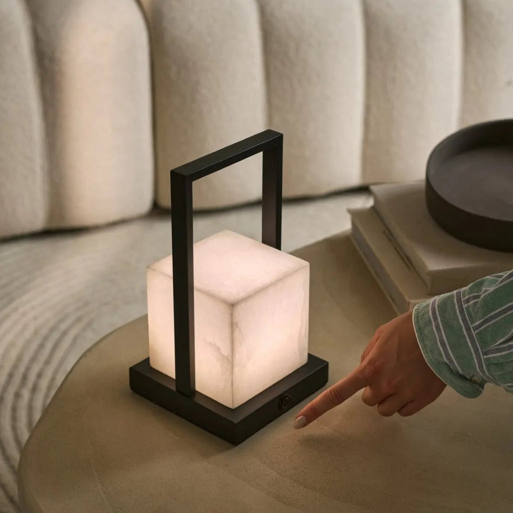 Nola rechargeable lamp touch-dim close-up