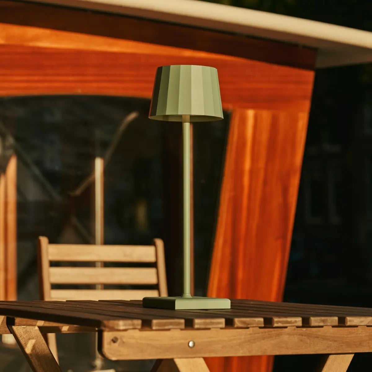 Mael rechargeable lamp touch-dim function close-up