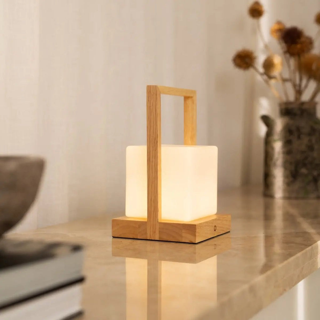 Noah cordless lamp USB-C charging detail