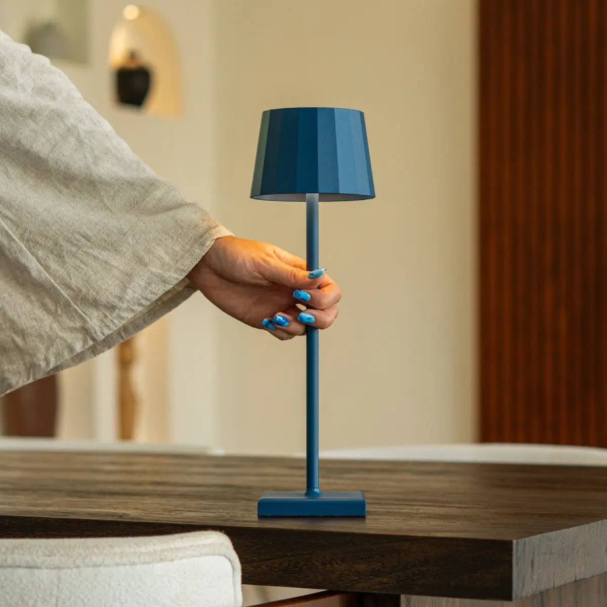 Wouter Delft blue metal lamp 3 light modes detail