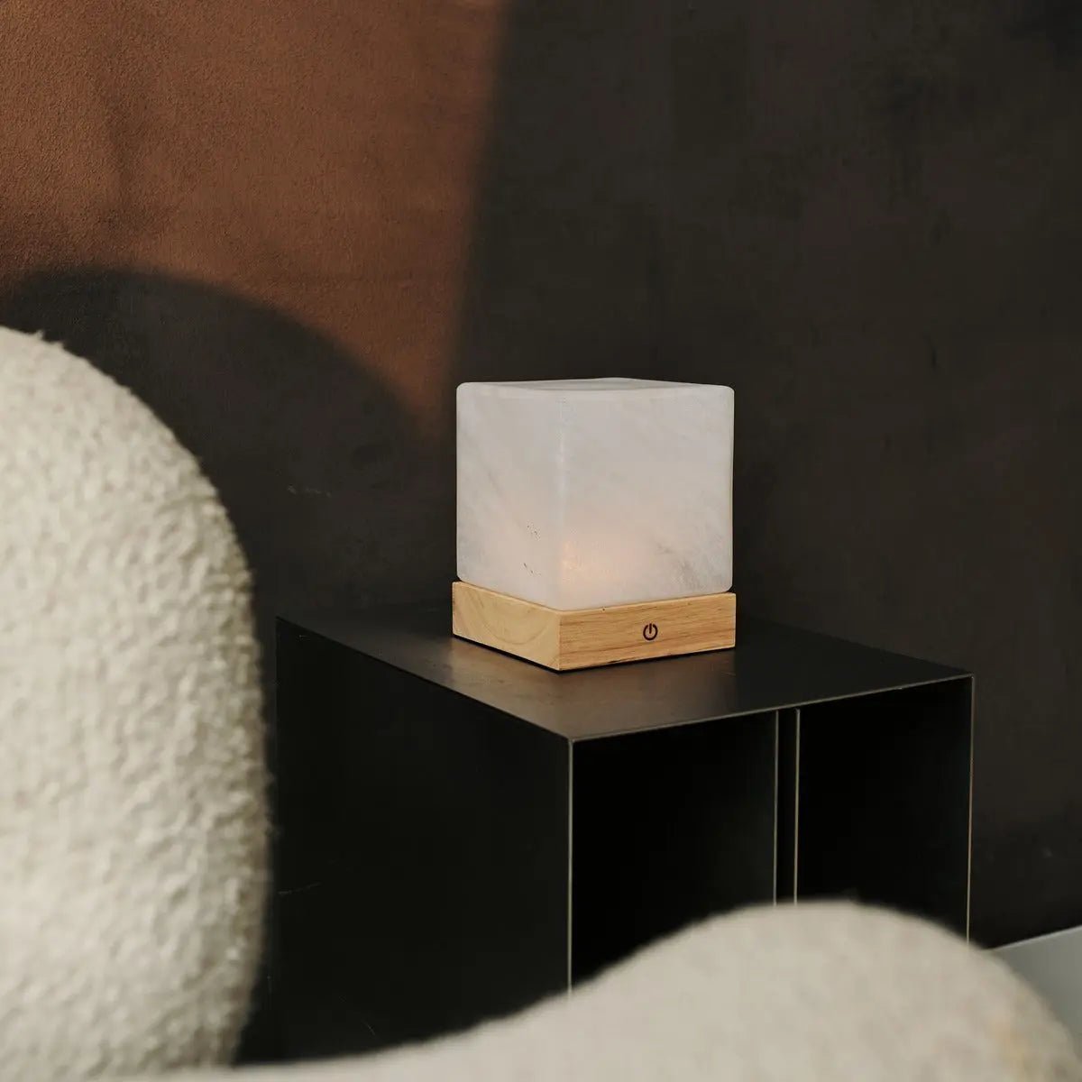 Yce Mini rechargeable lamp 5000 mAh battery detail