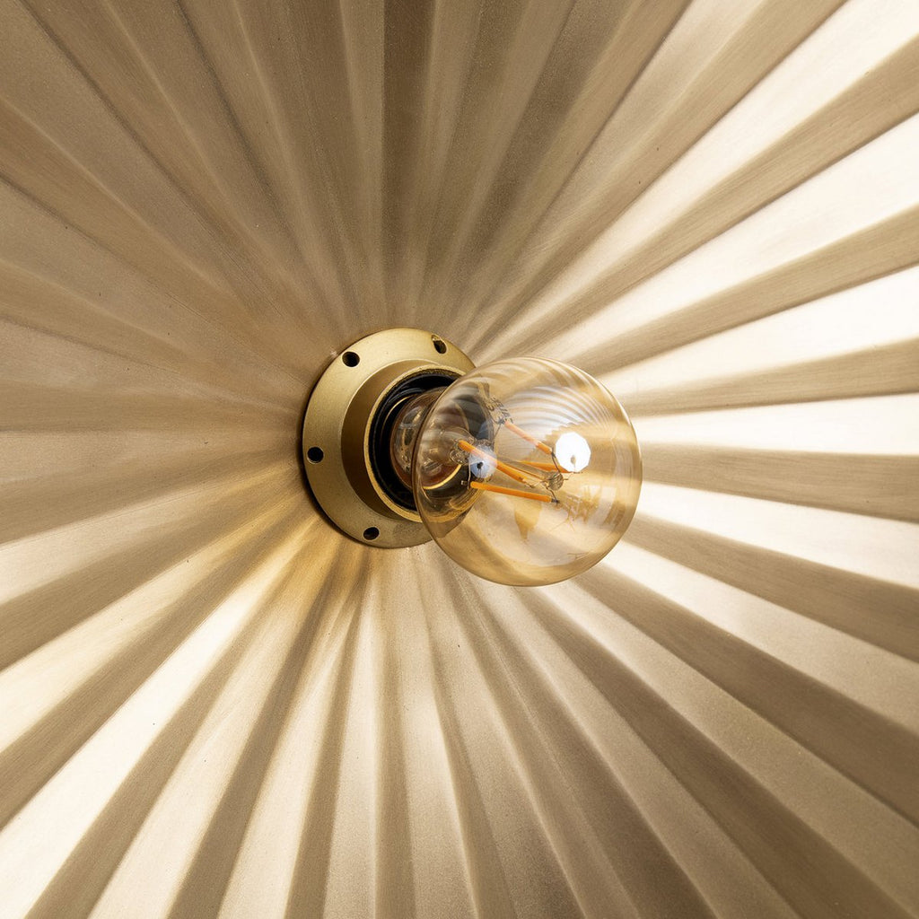 Tsijn Brass Pleated Iron Wall Lamp