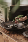 Ulfur East+West Flat Ceramic Plate – Bronze to Black Mineral Glaze, Ø25 cm