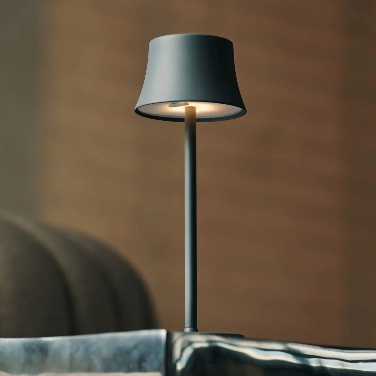 De Pijp mouse grey metal lamp side view showing cylindrical form