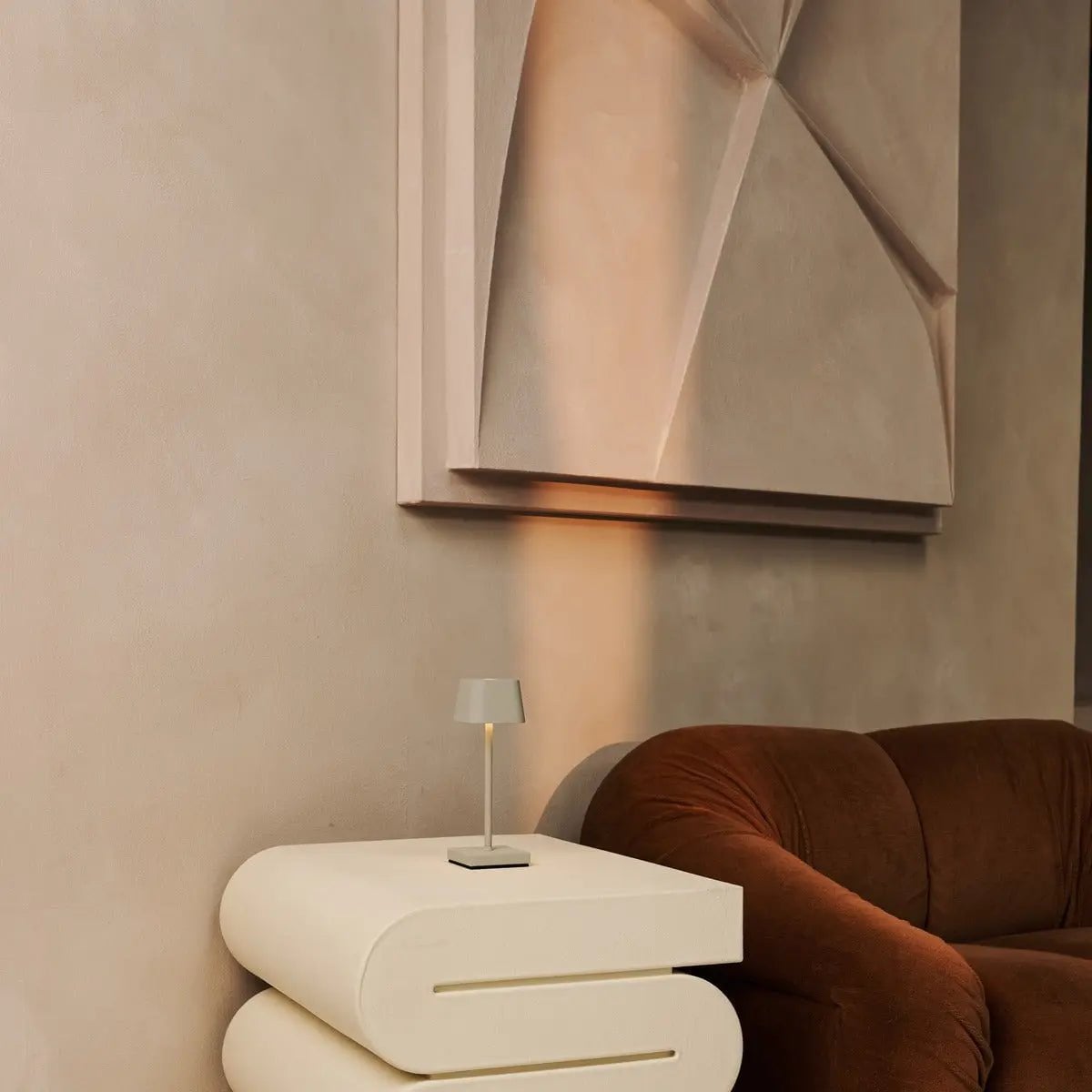 Sarphati shadow grey lamp close-up of metal finish and touch base