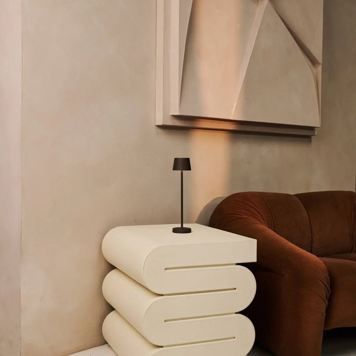 Vondel lamp top view showing touch-dim sensor