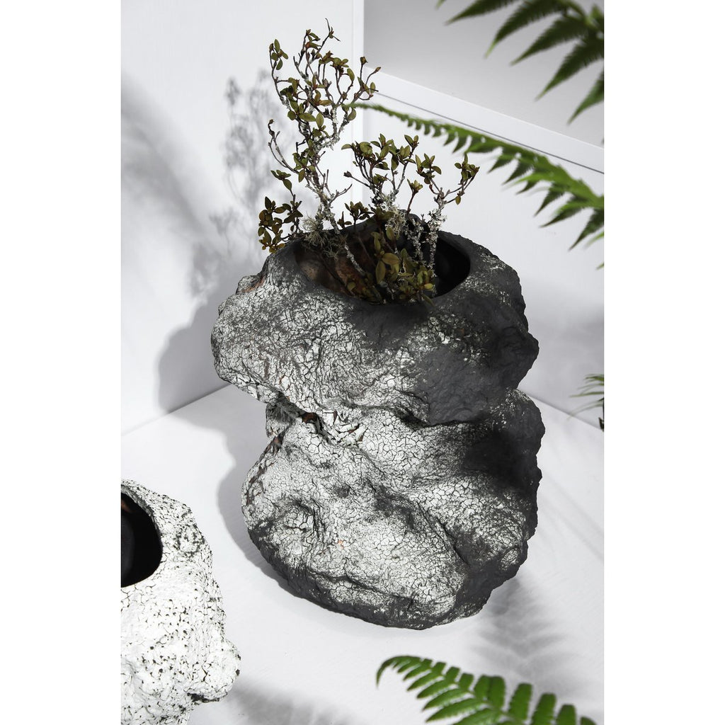 Ceramic vase with rock look, trendy natural design.CHU32ZW