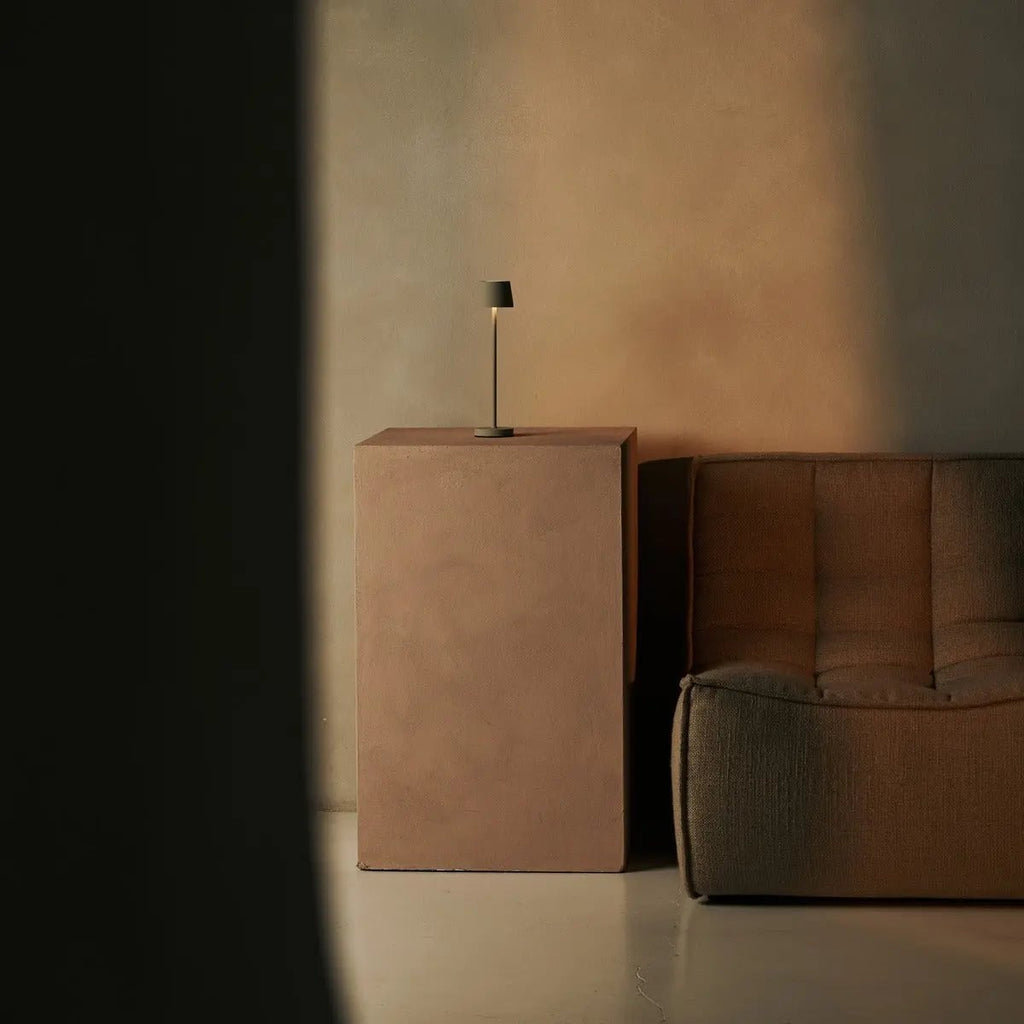 Vondel cordless table lamp with USB-C charging cable