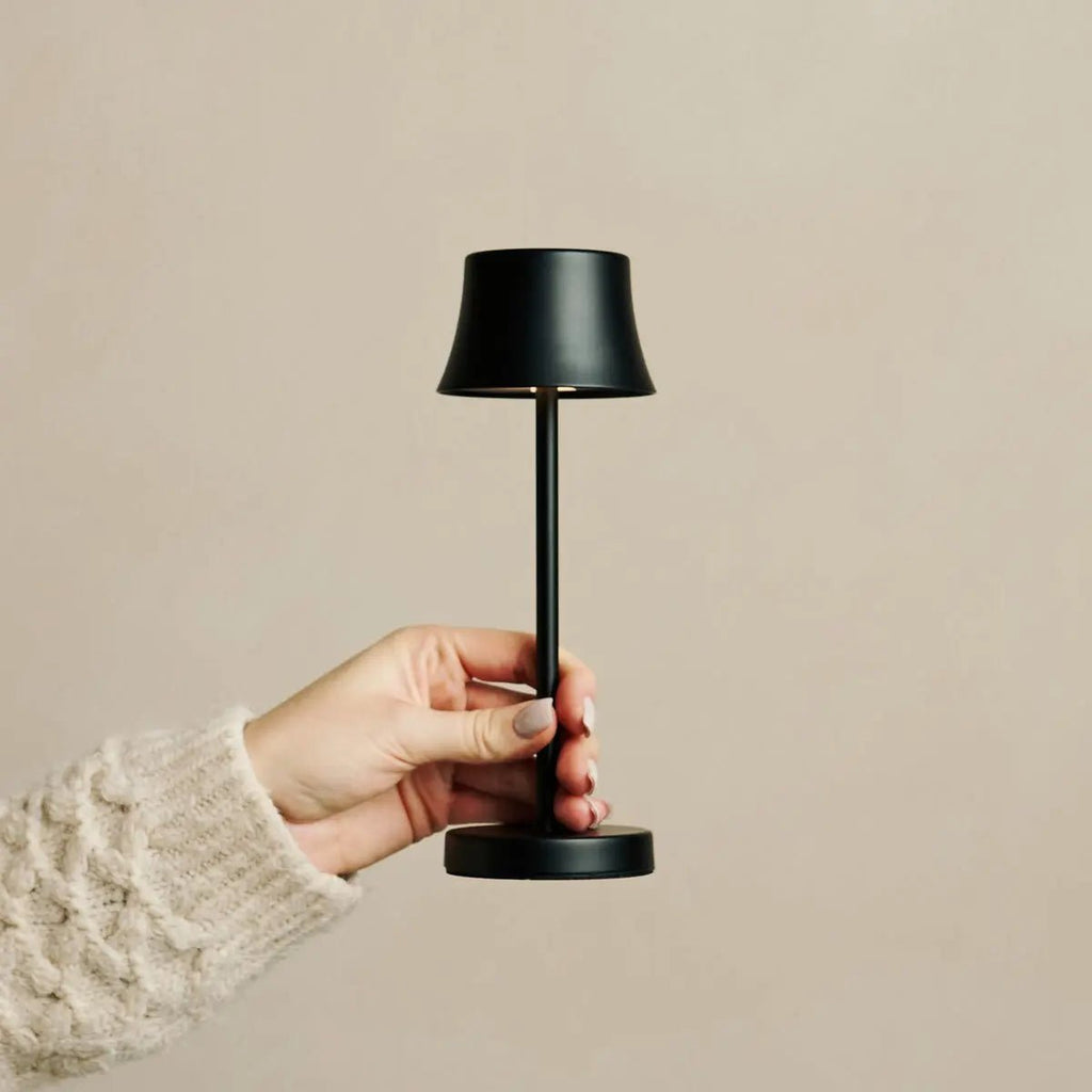 4× De Pijp midnight black rechargeable lamps with Amstel wireless charging dock