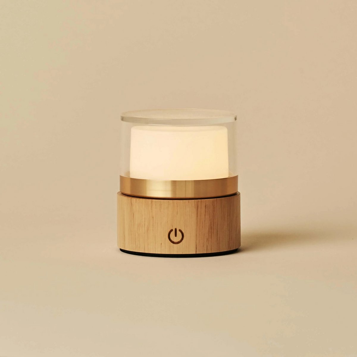Leo cordless lamp on desk surface