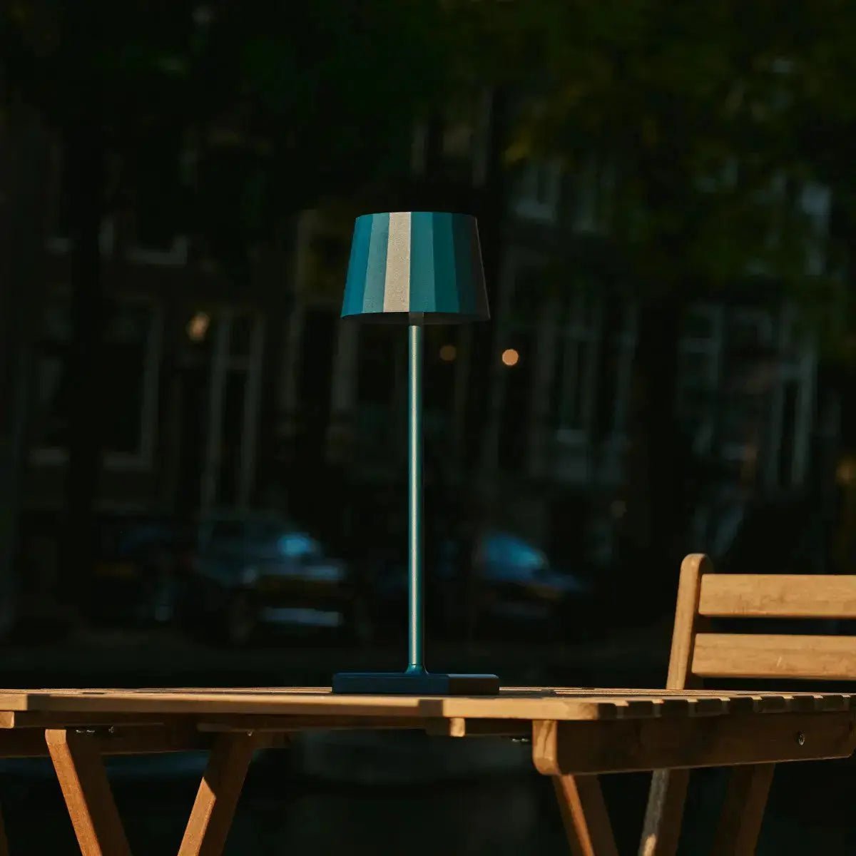 Wouter delft blue lamp glowing on restaurant table