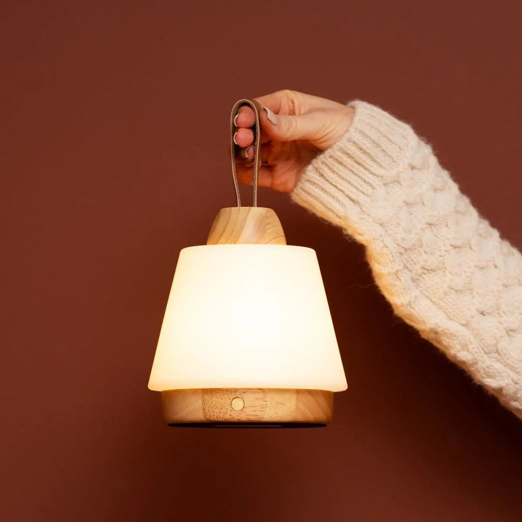 Liv rechargeable lamp touch-dim close-up