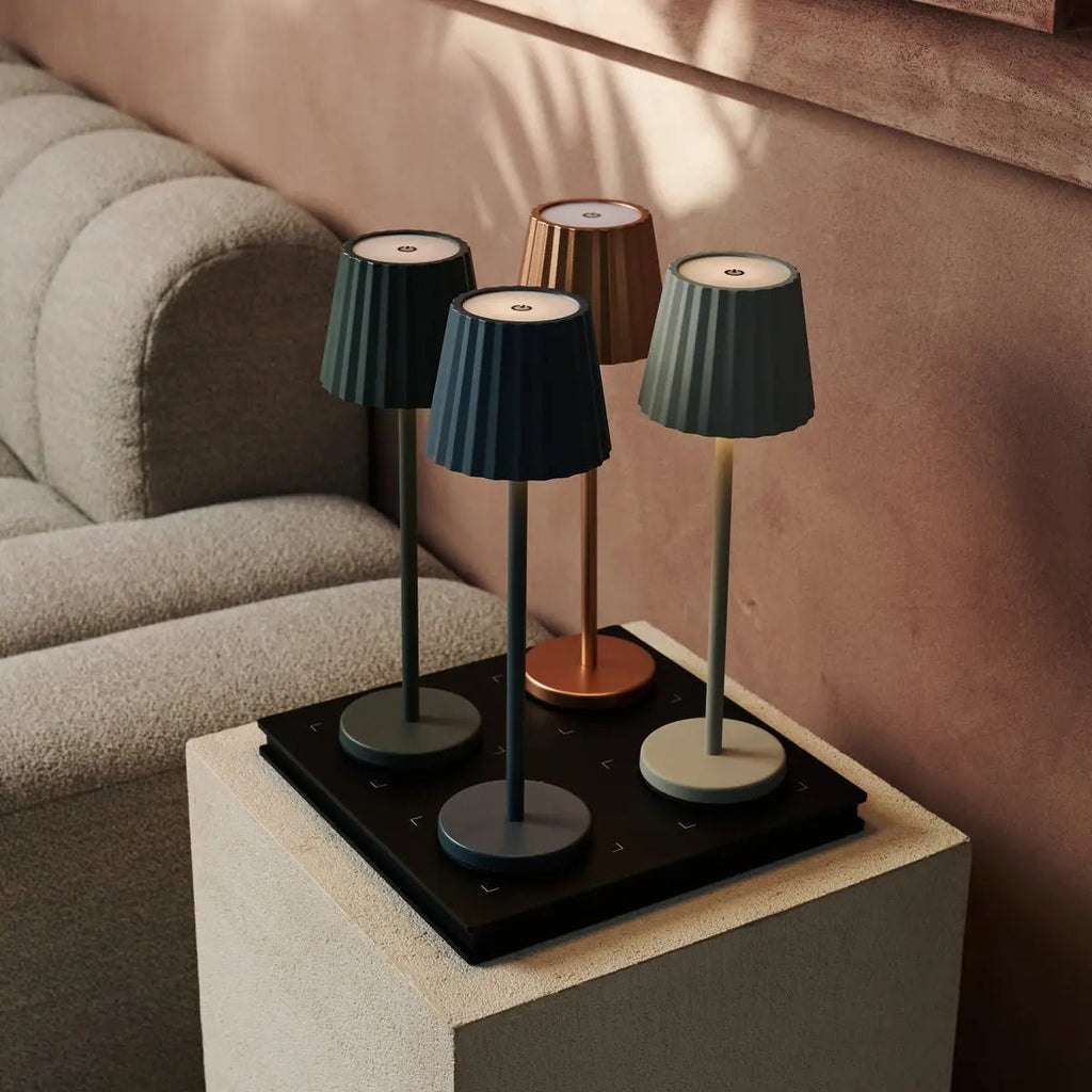 Amstel Dock with 4 lamps fully charged and ready