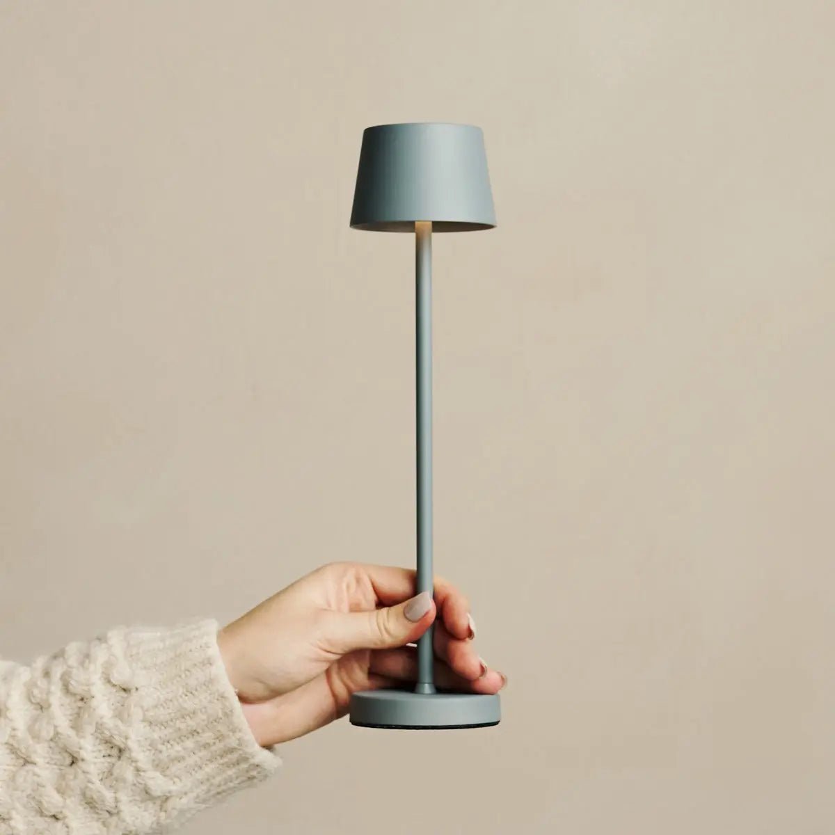 8× Vondel mouse grey rechargeable lamps with Central Station wireless charging dock