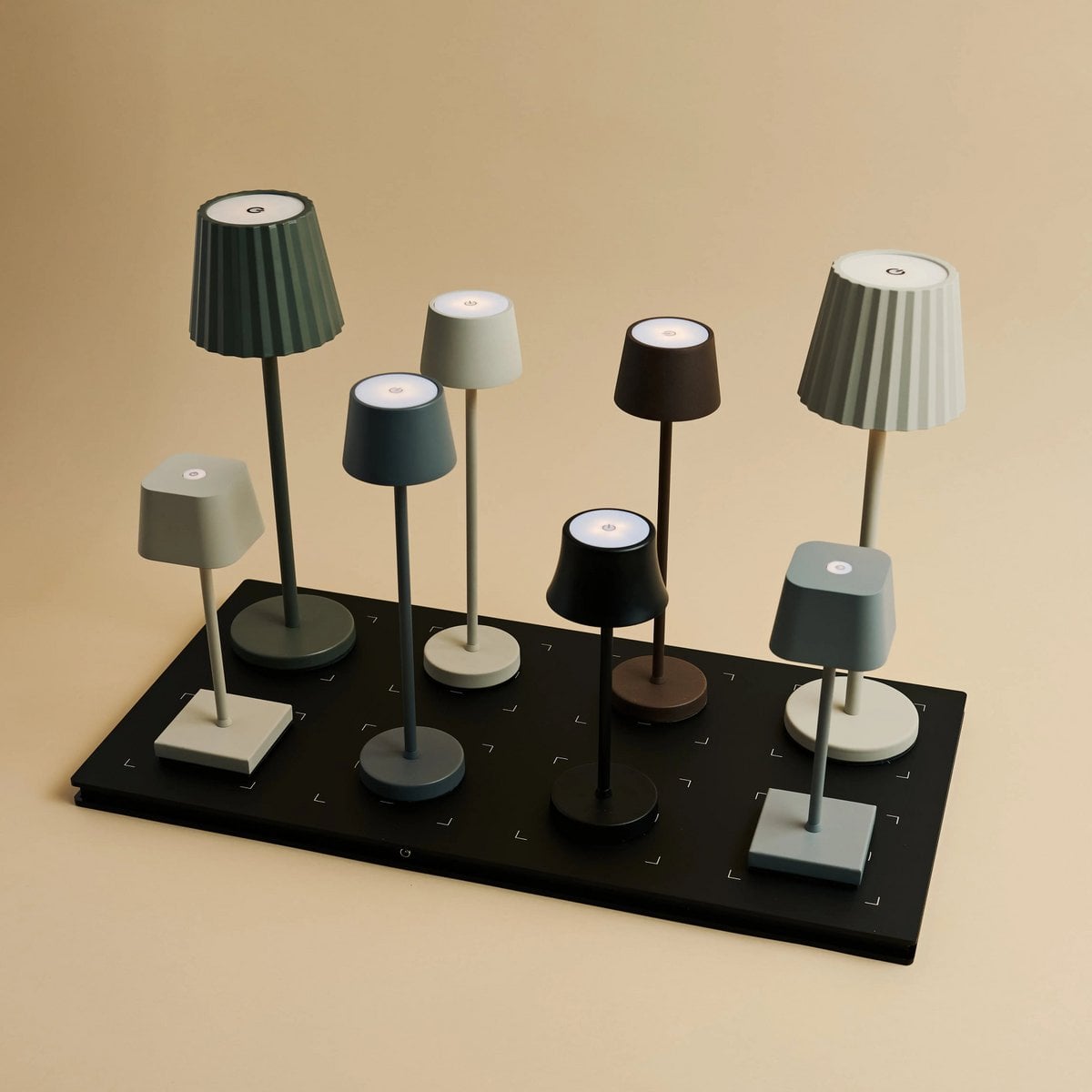 De Pijp lamp close-up midnight black finish and touch base