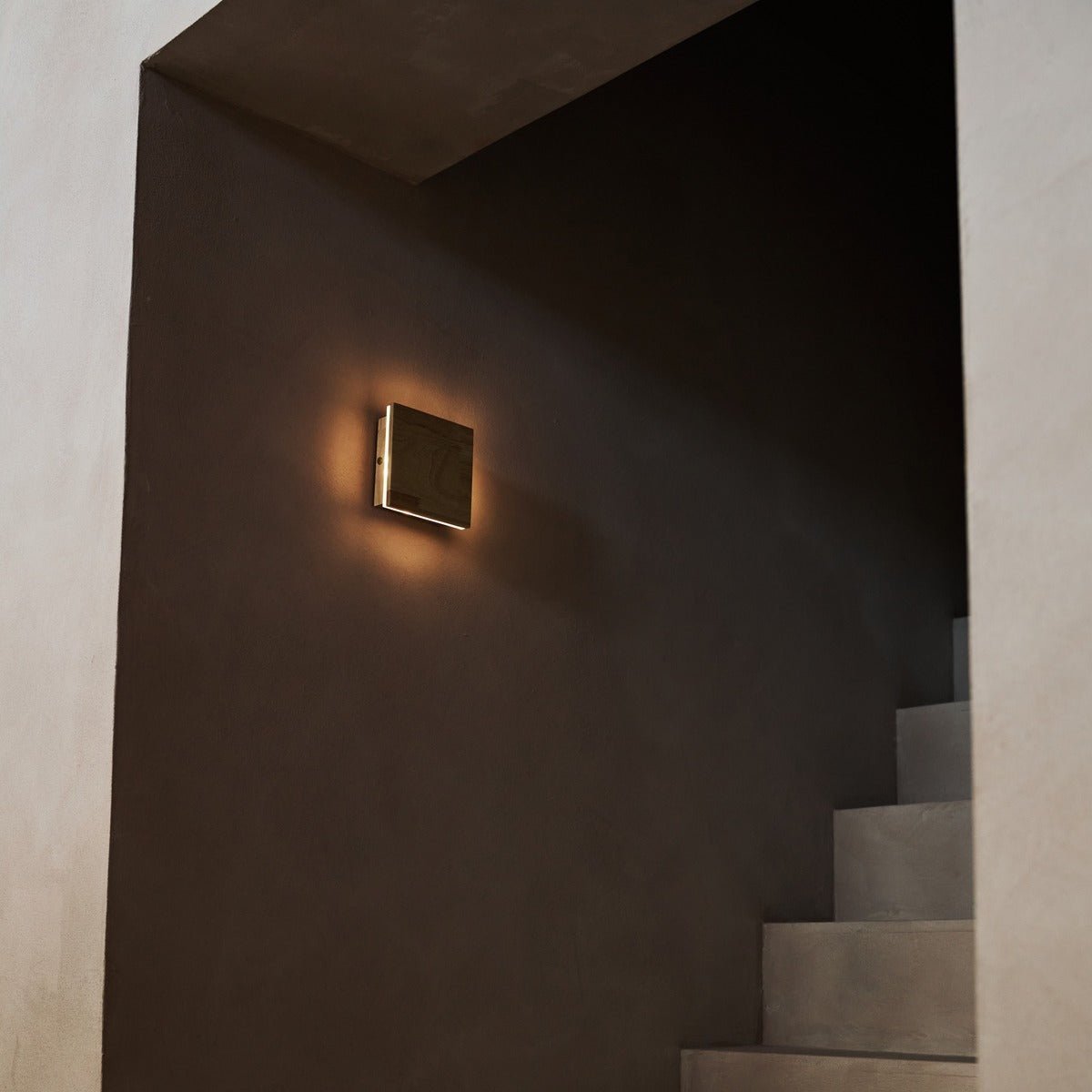 Lane wall lamp touch-dim function close-up