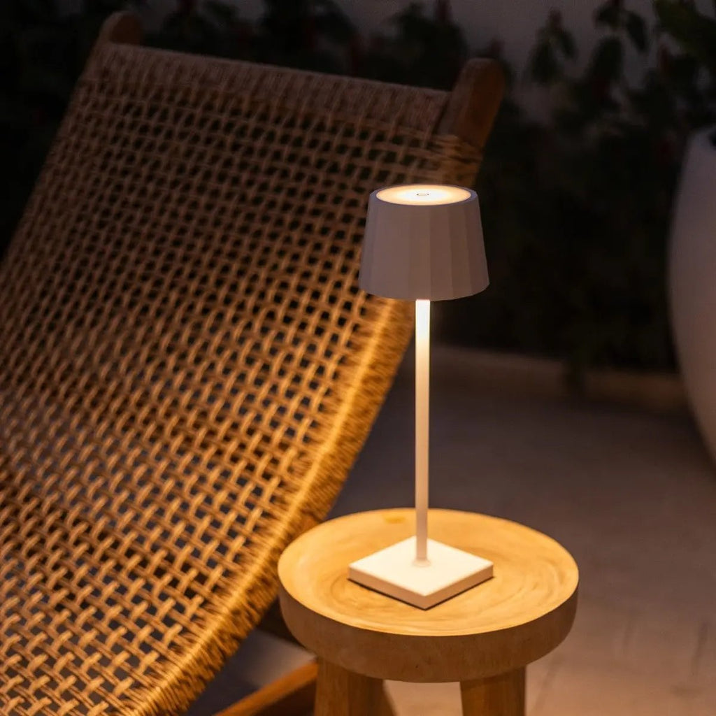 William rechargeable lamp touch-dim function close-up