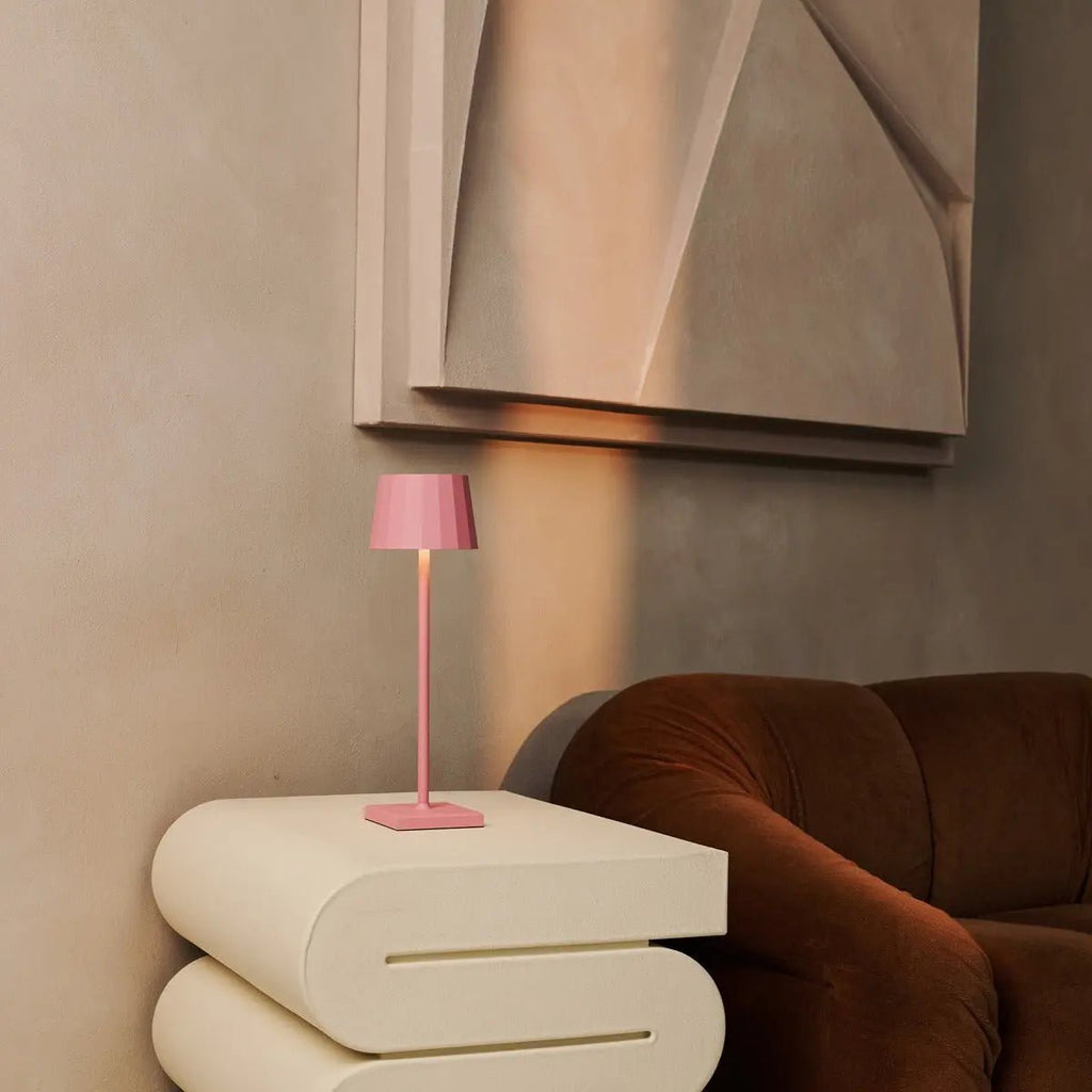 Wouter rechargeable lamp touch-dim function close-up