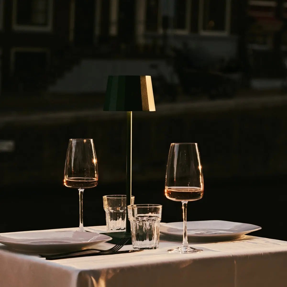 Vael rechargeable lamp touch-dim function close-up